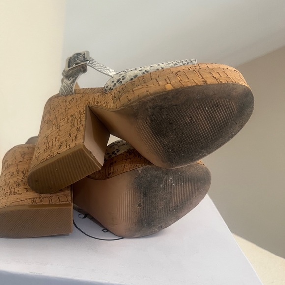 - WOMEN'S STEVE MADDEN JESS, CORK PLATFORM / HEELED SANDALS SNAKE SZ‎ 6.5 - Picture 6 of 9